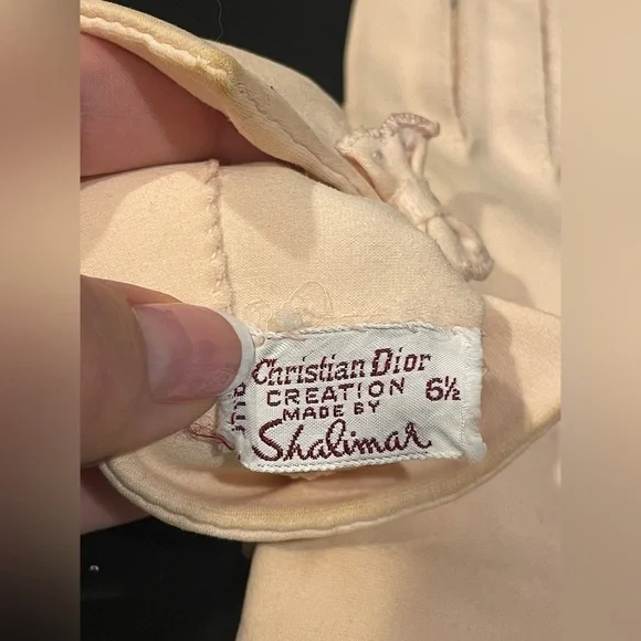 Authentic Vintage 1952 Christian Dior Shalimar Gloves | Pale Pink Leather with B - Picture 5 of 16